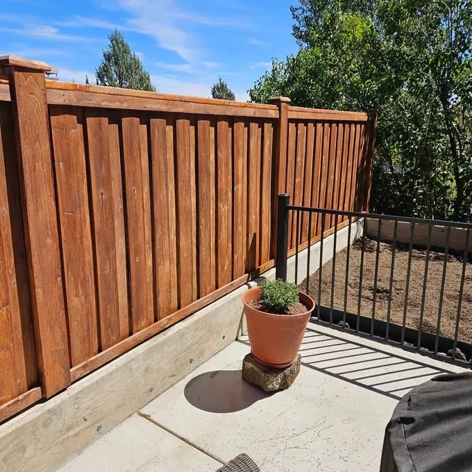 Cedar-toned fence by patio