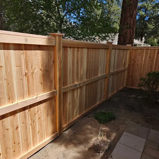 Fence with clean top trim